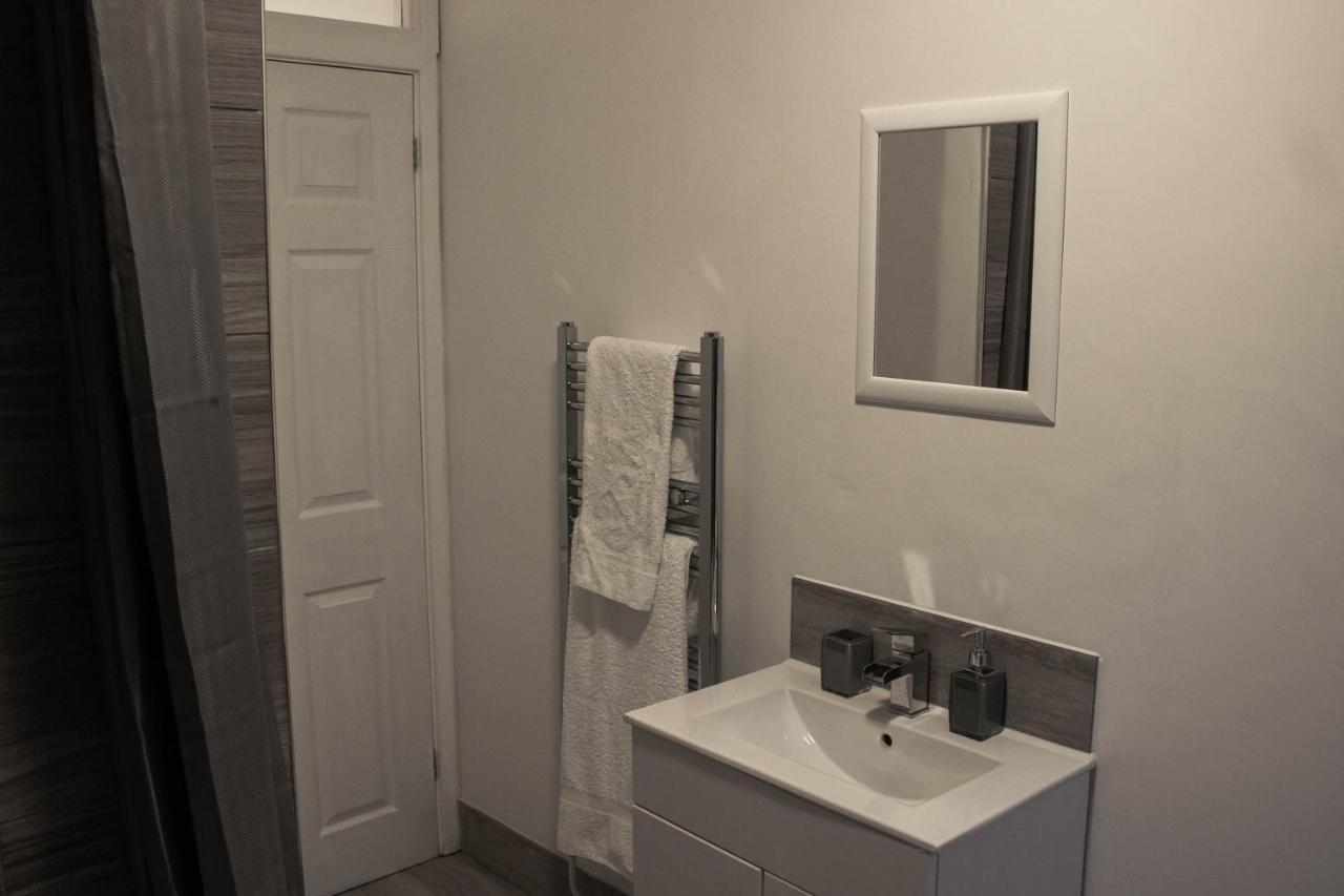Business Friendly 3Br Home - King Size Beds & Centrally Located Свонсі Екстер'єр фото