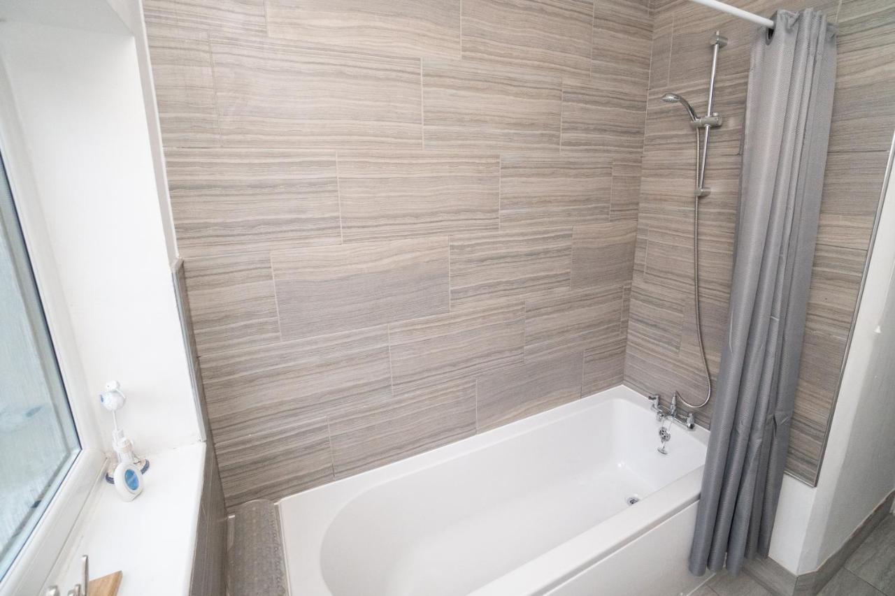 Business Friendly 3Br Home - King Size Beds & Centrally Located Свонсі Екстер'єр фото